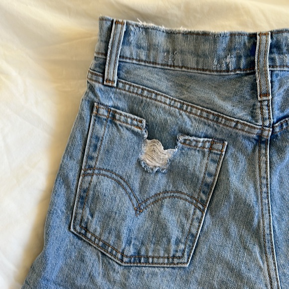 Levi “wedgie” high-rise denim shorts - Picture 6 of 7